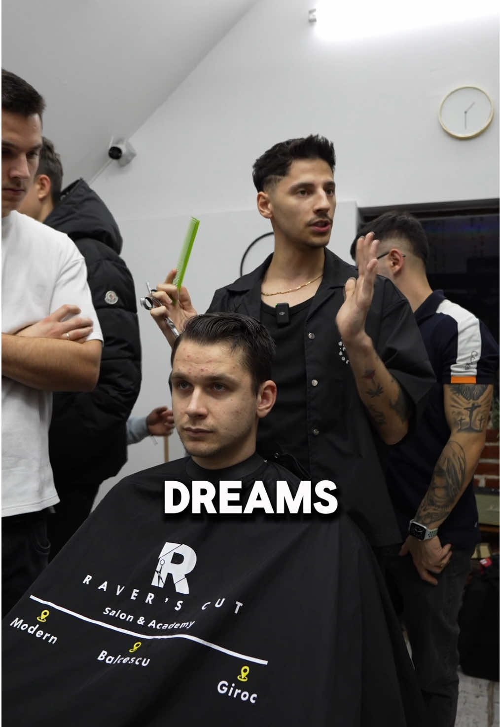 ✨ Visul tău prinde contur acolo unde începe munca! ✂️ La Raver's Cut Academy, nu doar învățăm să tundem, ci să construim un viitor. 💪🏻 Curaj, determinare și pasiune – astea sunt instrumentele succesului! Vino să faci primul pas! ✂️🔥 💇🏻‍♂️ Iar dacă vreți o schimbare de look, intrați pe site-ul nostru www.raverscut.ro și programați-vă acum! ✨ #raverscut #hairdesign #haircut #barber #frizerie #stilist #barbershop #freza #tuns #stailer #timisoara #romania #fade #salon #hairsalon #fyp #fy #viral #reel #trending