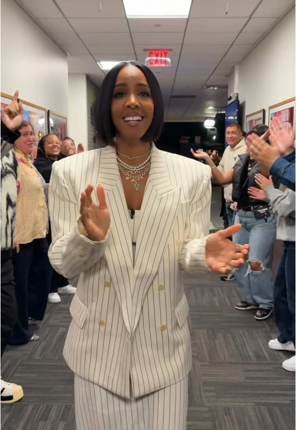 We love that @Kelly Rowland is at the Happy Place 😁 #thejenniferhudsonshow #jenniferhudson #kellyrowland #jhud 