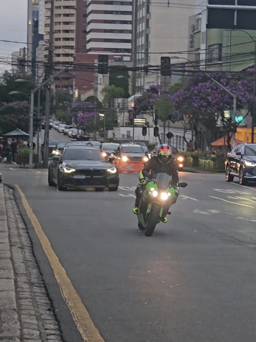 BMW M2 G87 e motona em Curitiba!! 😍😍🔥🔥 .  #carsoftiktok #foryoupagе #fouryou #viral #fyp #cars #bmwm2 #moto