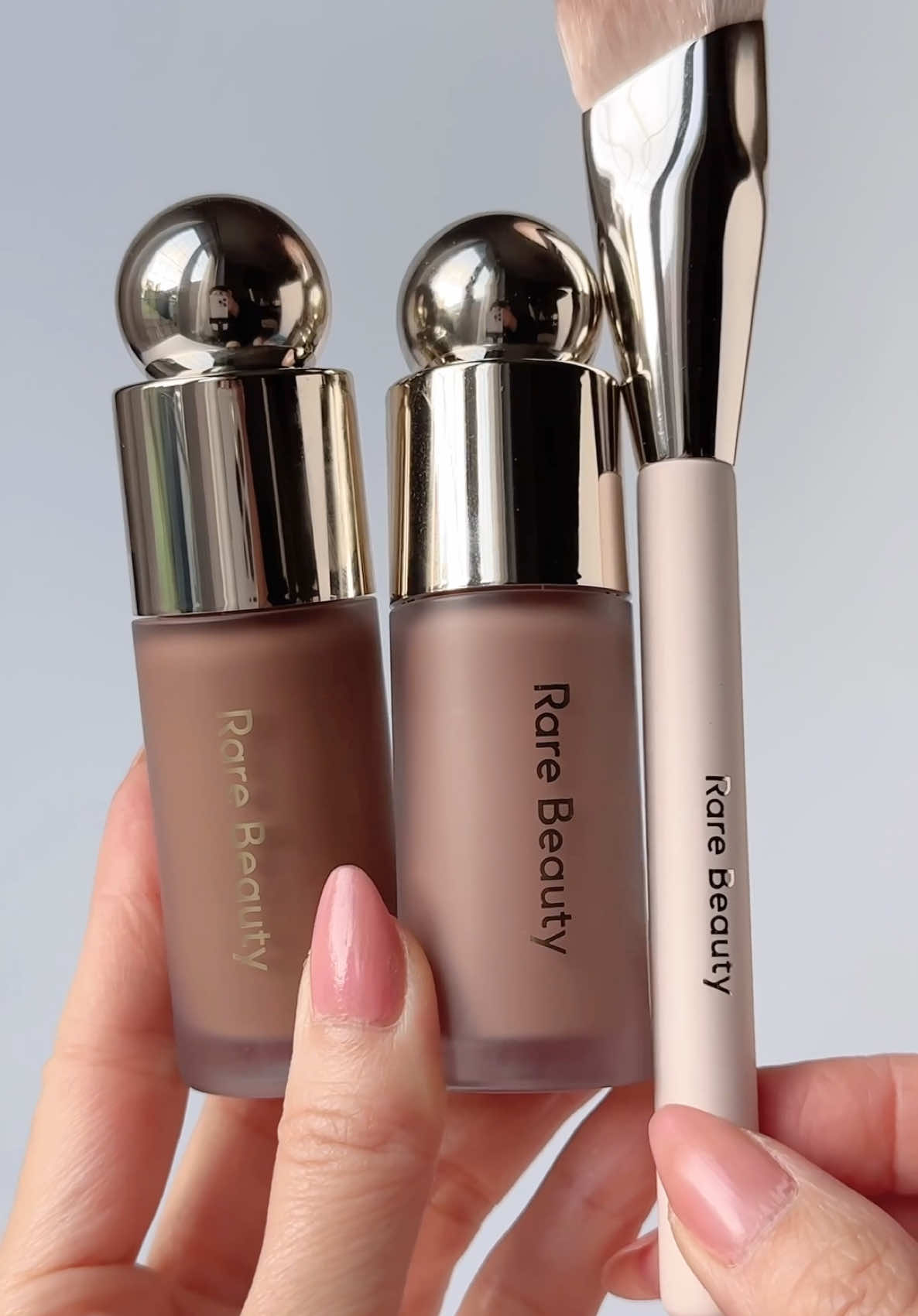 The easiest way to contour 🤎 @Rare Beauty NEW Soft Pinch Liquid Contour A weightless, easy-to-blend liquid contour that defines and enhances your favourite features for a naturally lifted look. RRP: £27 Available in 7 shades. I’m swatching Gentle, Mellow and Solace for you here 🤎 Available @SPACE NK  #rarebeauty #liquidcontour #liquidbronzer #newmakeup #viralmakeup #asmrreels #howtobeauty  Luxe makeup . Beauty community. Makeup favourites. viral makeup , natural makeup . beauty product recommendations . aesthetic beauty, Vanity makeup  . Makeup organisation  . Makeup tutorial. Glam makeup . Beauty community . Holy grails . Girly girl. Spring nails inspo .Product photography. Top shelf beauty . Makeup tutorial. Makeup worth the money . Makeup ideas  .  nails art. Nail designs 2025 . UK beauty .     #ugccommunity #makeuptips #softgirl  #softgirlaesthetic #thatgirlaesthetic #asmrunboxing #trendingbeauty   #beautysharing #makeupcloseup #makeuptherapy 