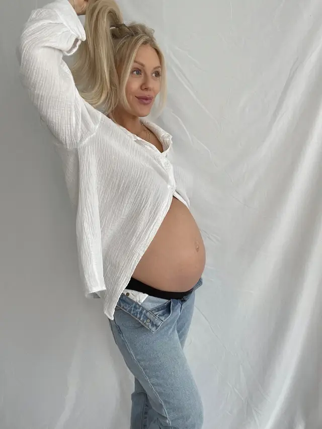 #MomsofTikTok #pregnancytiktok #pregnancyjourney #momof2 #maternityphotoshoot #diyphotoshoot 