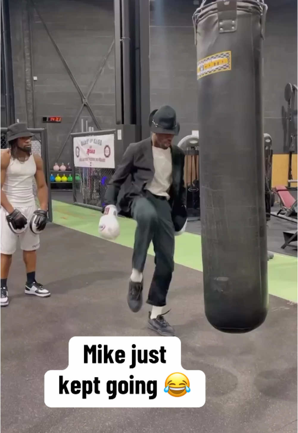 Too much 😂 (via akamztweenty/IG) #michaeljackson #dance #workout