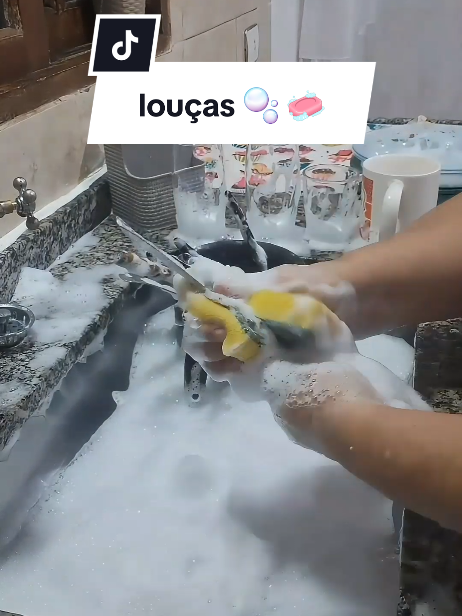 tudo tem fim, menos as louças para lavar😅🫧#rotinadecasa #blogueiradolar #cleaning #asmr #videosatisfatorio #asmrclean #asmrcleaning #asmrviral #asmrespuma #limpezasatisfatoria #asmrcleaningvideo #asmrlimpeza #clean #donadecasa 