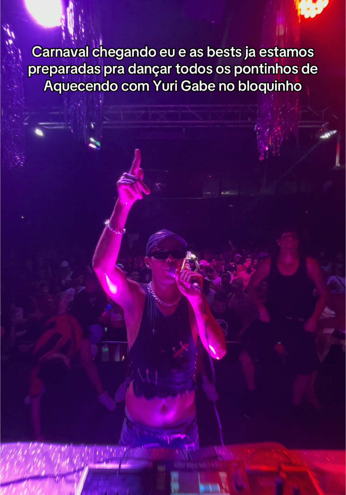as manas se acabaram quando tocou essa no show de ontem no RJ 🤤 