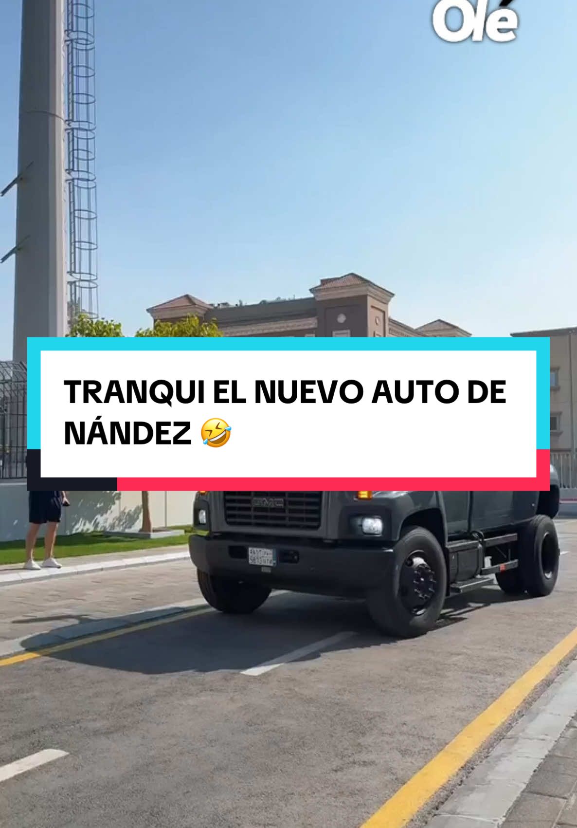 Tranqui el auto de Nahitan Nández en Arabia Saudita🚐 #arabia #futbol⚽️ #autos 
