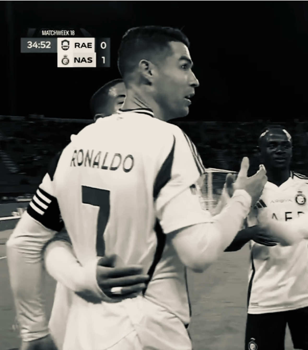 أتوه وسط الناعسات السكارى ! #cristianoronaldo #alnassr #fyp 