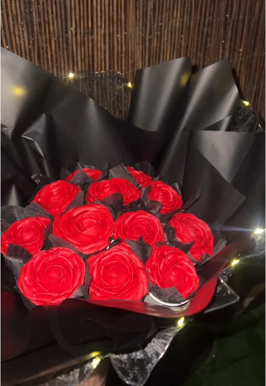 Rouge et Noir #bouqcakes #BouquetDeCupcakes #saintvalentin 