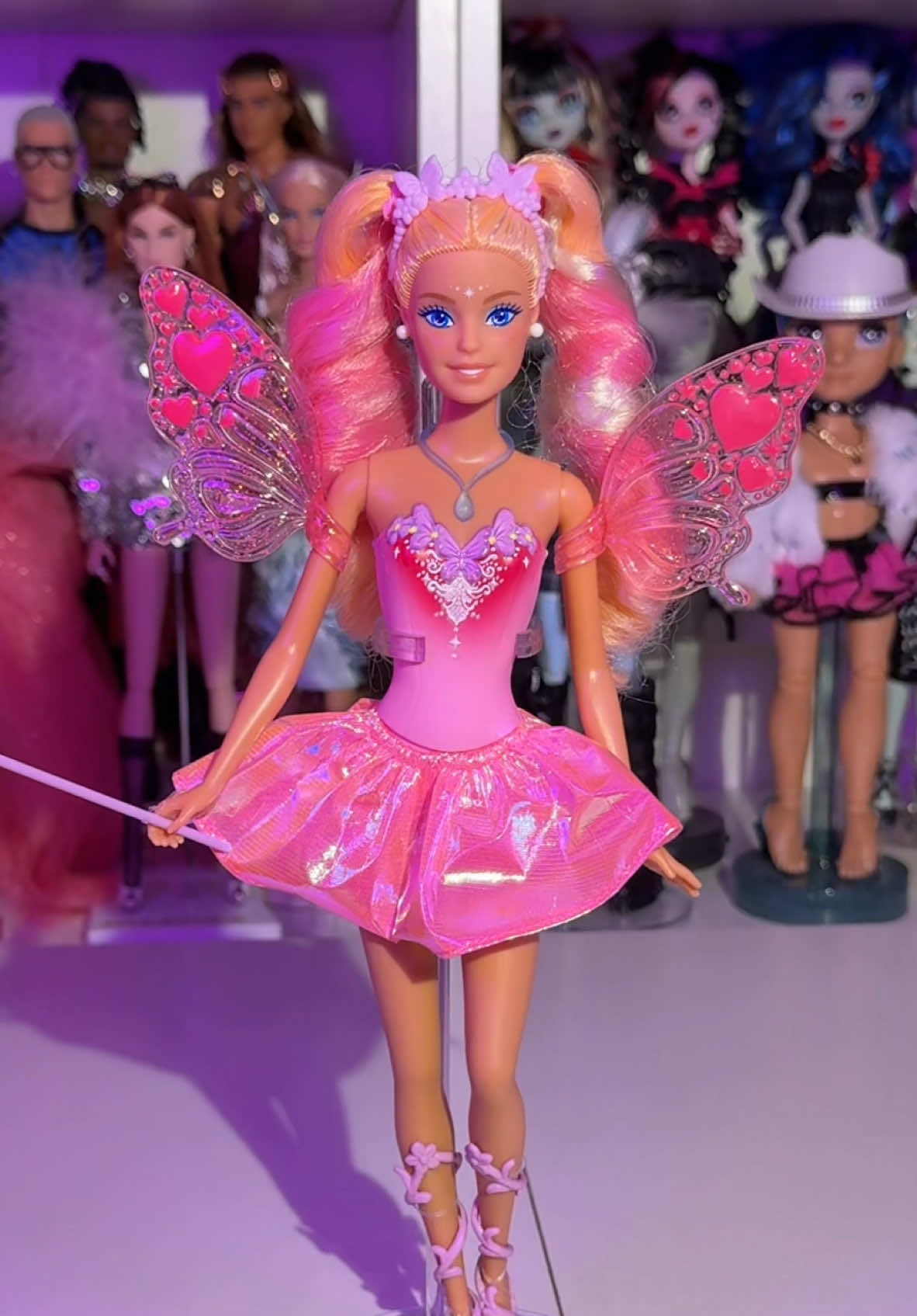 This Barbie feels so nostalgic, her design is impeccable! 💕🥹 #barbie #fairybarbie #fairytopia #dolls #fashiondolls 