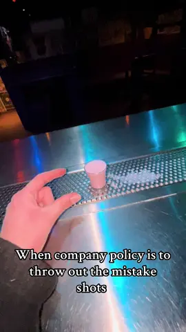 Oops 💅🏼 #mojos #cocktailbar #fyp #retrobar #bartendersoftiktok #bartok #mojosnewport 