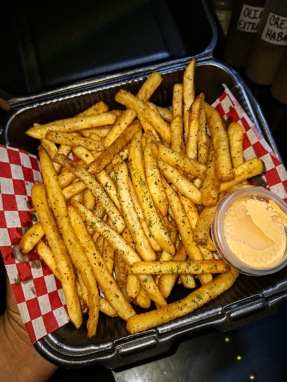 Sabemos hacer papas 🫡🔥🍟Extra crujientes y el sazonador Lemon Pepper HOT 🥴🤤🫠 Serán adictivas 😮‍💨 Ven por las tuyas ⬇️ 📍 Paseó de Jerez Sur 1911 ⏰ Miércoles a Domingo  #FrankFrito #OlimpoWings #papasfritas #crujiente #fries #CapCut 