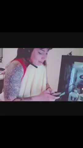 My lives consist of chatting and farts, like, share, repost! Thank you for 300! . . . . . #fart #fartsfordays #LIVEhighlights #TikTokLIVE #LIVE 