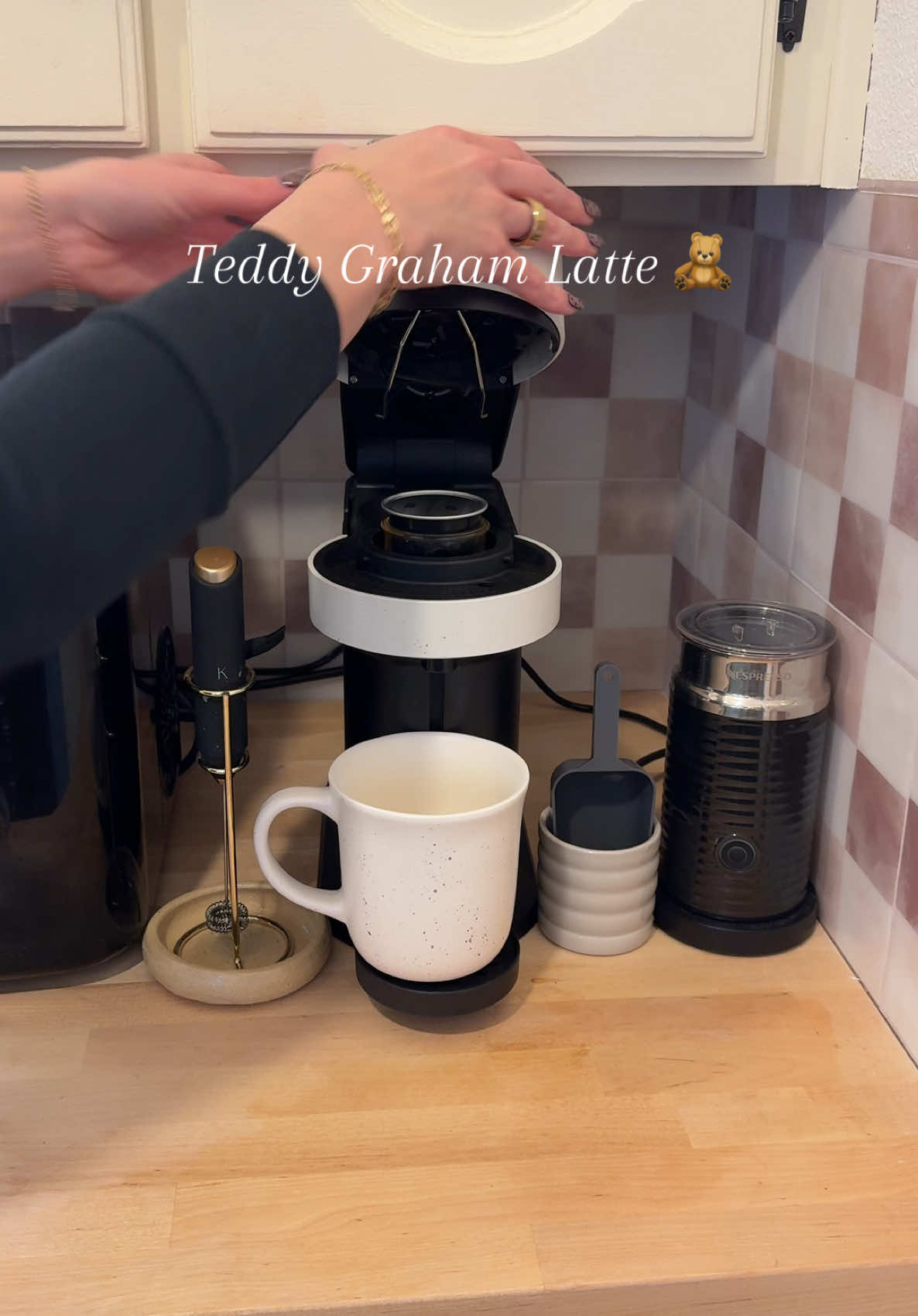 Oh just some yummy coffee #nespressorecipes #teddygrahamlatte #coffeemorningvives #latte #icedcoffee 