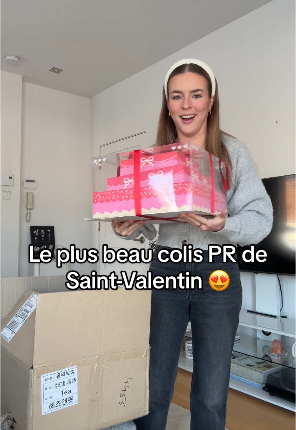 Dans le fond si ce colis pouvait se résumer en un seul mot; CUTE 😍✨🥰🩷🎂 Un gros merci @colorgram.official , this package is so wholesome, from the packaging display to the products themselves, this is simply adorable, i love everything about it🥰 • #unboxing #ValentinesDay #valentinesdaypackage #koreanmakeup #colorgram 