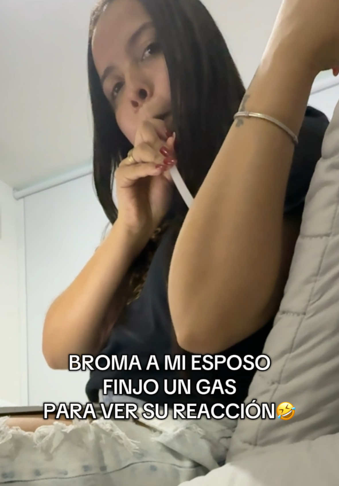 @Julian Díaz Julián sale con unas cosas🤣🤣 #vira #viral_video #fpy #parati #viralvideostiktok #fpyツ  #viralvideos #pareja #broma #undiaconjuliytania #hogar 