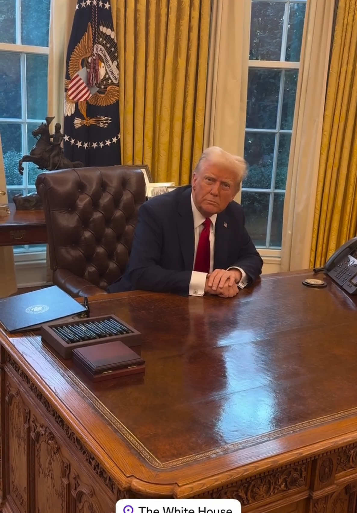 President Donald J Trump inside the Oval Office at The White House earlier today! PEACE THROUGH STRENGTH!! MAKE AMERICA GREAT AGAIN! @potus @gop @trumpwarroom @whitehouse @margomcatee @karolineleavitt 📸: @frazj 🇺🇸🇺🇸🇺🇸🇺🇸🇺🇸🇺🇸