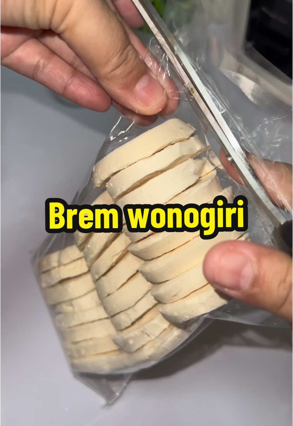 Brem asli Wonogiri ada dikeranjang kuning yg mau order #brem #camilan 