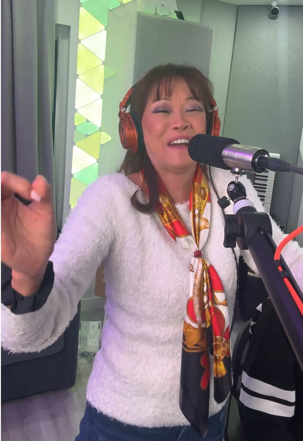 Jajajaja demasiado divertido está esto, y con mi amiga increíble @BartolaPeru no podía faltar ! Gracias por sus versos mi gente!! Aunque ahora estoy “cancelada” , no sé si podría hacer una pt. 3, que dicen? 🤷‍♀️