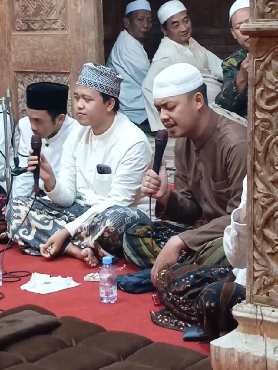 coffebreak majlis Simtudduror @Ziyan_ramadhan @fandy iraOne @Bukan_alodi @Andri Ramadhan @alin_hizbulloh  #langgarjawa  #pecintasholawat  #mojokertoviral  #simtudduror  #hadromi 