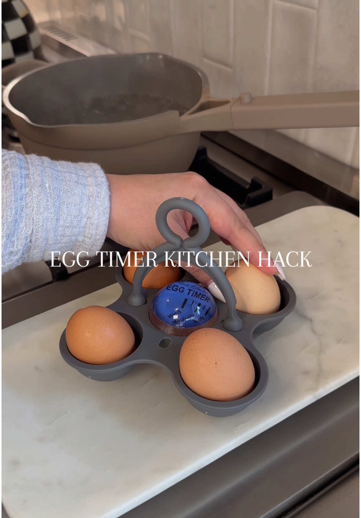 Not sure how it works, but they are cooked perfectly every single time!🙌🏼 I’ll have it linked in my bio if you want to check it out!🍳 #boiledeggs #CookingHacks  #amazonfinds #amazonhome #amazonmusthaves #eggtimer #kitchengadgets #KitchenHacks 