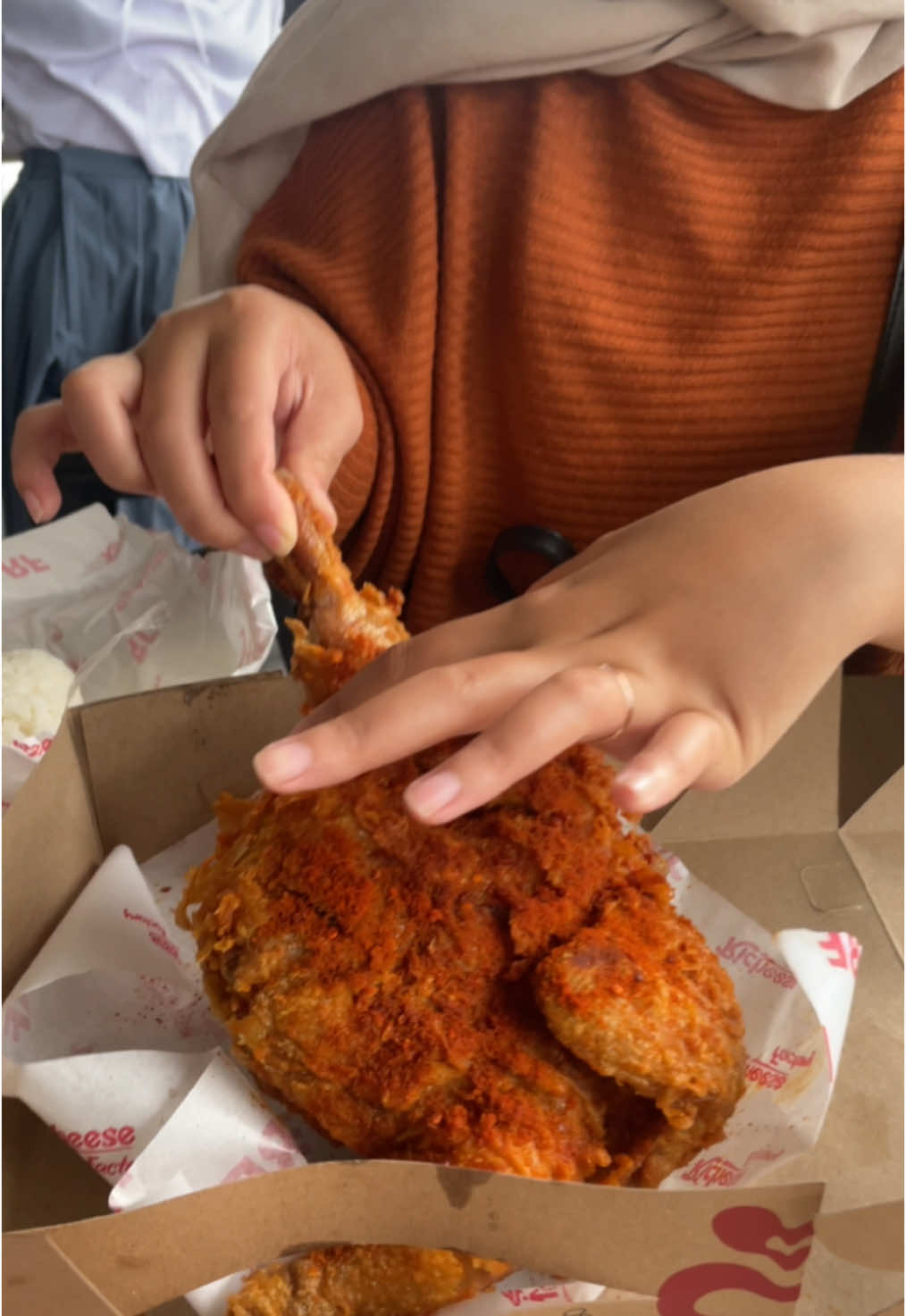 Pusing mikirin view nol mending makan #recheese #ayamgoreng #friedchicken 