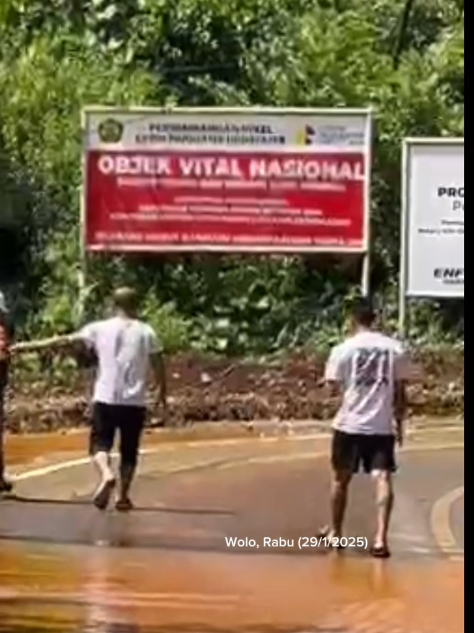 Aktivitas tambang PT Ceria Nugraha Indotama (CNI) disinyalir berdampak buruk pada lingkungan.  #tambang #kolaka #cni #wolo #nikel 