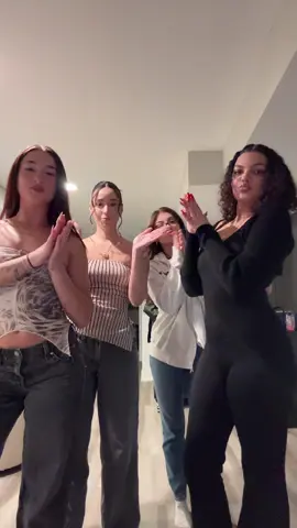 The girls been waitingggg #fyp #viral #single #BestFriends 