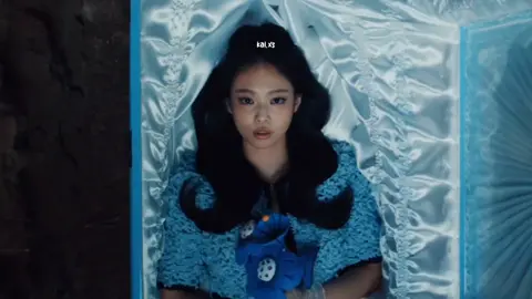 lover hangover #jennie #jennieblackpink #fyp #forupage #vairal #traducao #viralsong #vaiprofycaramba #foryoupage❤️❤️ #fouryou #viraliza #traducaodemusica 