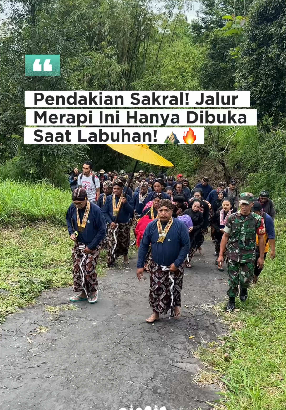 Jalur Pendakian Terlarang yang Hanya Dibuka Saat Labuhan! ⛰️🔥 Proses Labuhan Merapi dari rumah alm Mbah Maridjan menuju pos 1 melewati jalur pendakian lama yang sudah ditutup, hanya bisa dilewati saat Labuhan Merapi berlangsung, Jumat (31/1/2025). Kesempatan langka ini dimanfaatkan bagi warga dan para pendaki untuk menapaki jejak sakral di gunung yang katanya tak pernah ingkar janji ini! 🌿🏔️  Ada yang tadi ikutan Labuhan Merapi, momen langka pengalaman sekali seumur hidup 🤩 #LabuhanMerapi #Kratonjogja #Jogja