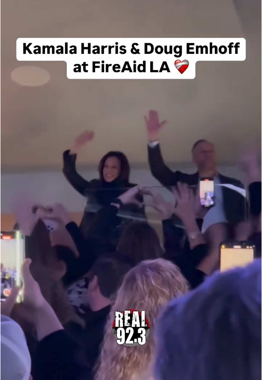 #KamalaHarris and #DougEmhoff show their support for LA at the #FireAidLA benefit concert 🎶❤️‍🩹 #iheartradio