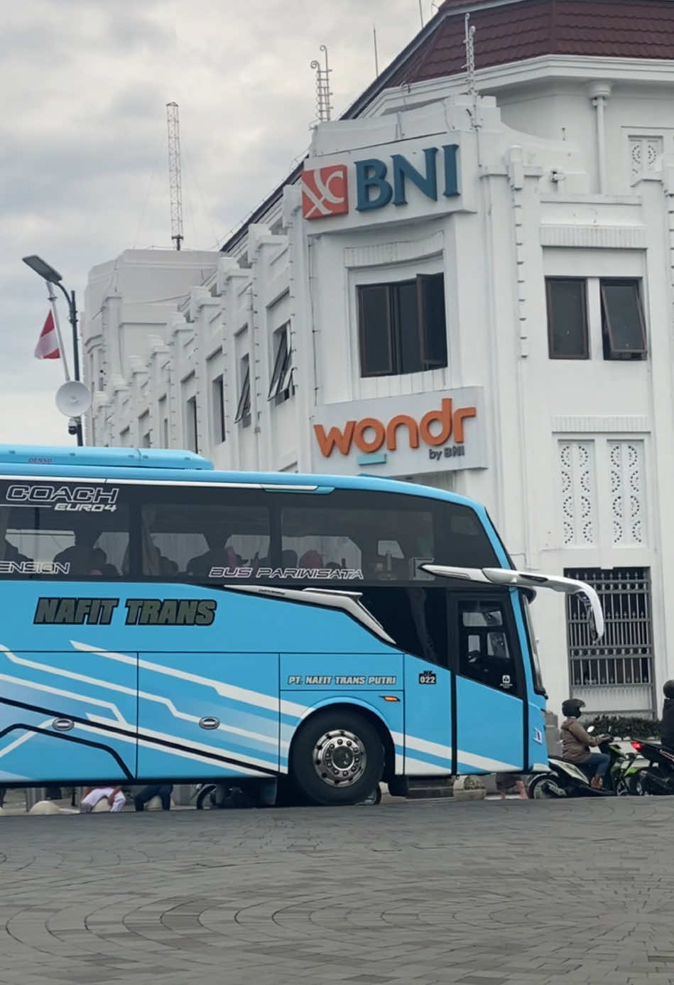 fokus bis e yaa. jgn sampe mbak e liat #tourleader #tourleaderfreelance #crewwisata #bismania #nafittrans #pangeranbus #putradewantaraayu #jetbus5 #malioboro #jogja24jam #jogjahits #buspariwisata #storybus #fyp 