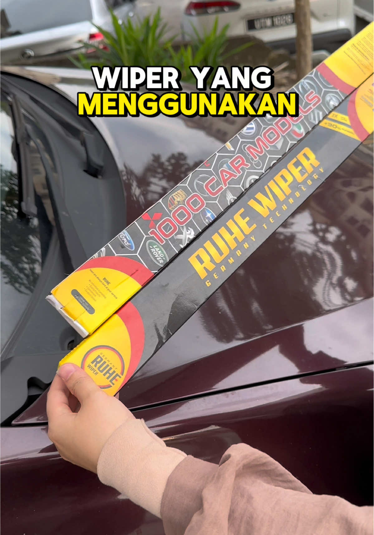 Lepasni dah boleh drive dengan tenanglah, pandangan pun dah clear lepas tukar wiper ni.  Abaikan kereta belum cuci sebab kita parking tengah panas wak, port burung cirit pulak tu 🤣  #ruhewiper #ruhewipergermany #ruhewiperviral #wiper #sagavvt #wipersaga #wiperproton #proton 