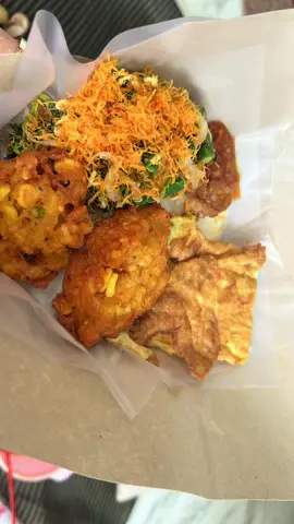 Orderan nasi bungkus buat jum'at berkah  Nasi urap, Telur dadar Dadar jagung Sambal #catering #nasibungkuskertas #fypage #fypシ゚viral #cateringwedingsurabaya #cateringmurah #cateringsbymurah 