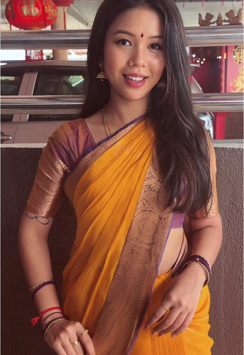 Jimiki potta mayilae 😝🧡 #janani #fyp #yourmaingirl #tiktokmalaysia #saree #valayapathitavile #weddingseason 