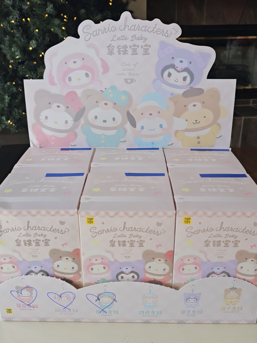 Which Sanrio Latte Bear would you bring on your daily adventures?! • @Suteki Gifts  • #sanriocharacters #lattebaby #sanriocharacterslattebaby #blindbox #blindboxes #blindboxcase #sanrio #sanriocore #pochacco #hellokitty #mymelody #kuromi #cinnamoroll #pompompurin #sanrioplush #sutekigifts #sutekigiftsblindbox #sanrioblindbox #toptoy #blindboxunboxing #fyp 