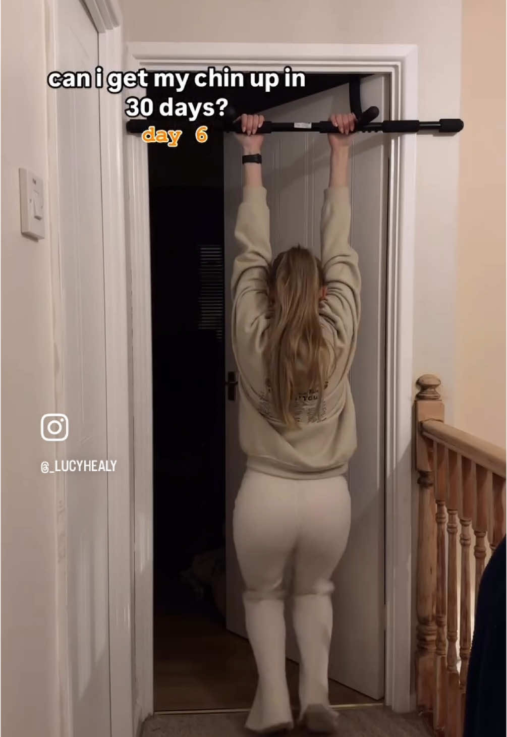 Not the socks🤦🏼‍♀️ please leave your best tips in the comments! #calisthenics #calisthenicsbeginner #chinup 
