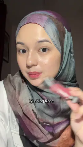 Replying to @akulibra YUHUUU jadi kok diriku swatch semua shades nya, nah dari ke 4 nya lebih suka yang mana nie?! atau suka semuaa???💅🏻✨ #glxxsybeaute #soufflesatinstain #liptint #supportlocalbrand 