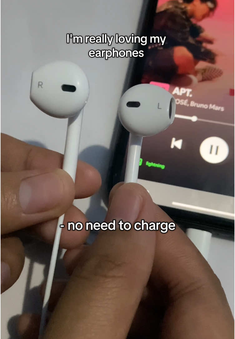 Ang ganda pa ng quality for only 90pesos 🫶🏻 #earphones #wiredearphones #wiredheaphones #wiredearphonesforiphone #phoneaccessories #gadgetaccessories #affordable 
