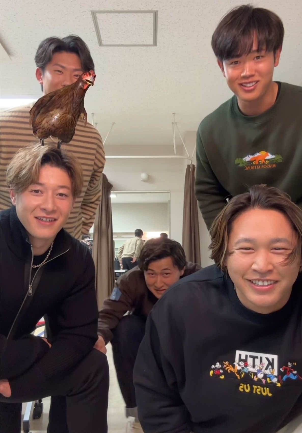 最後にニワトリが頭に乗るのは誰だ！🐔#オリックス 