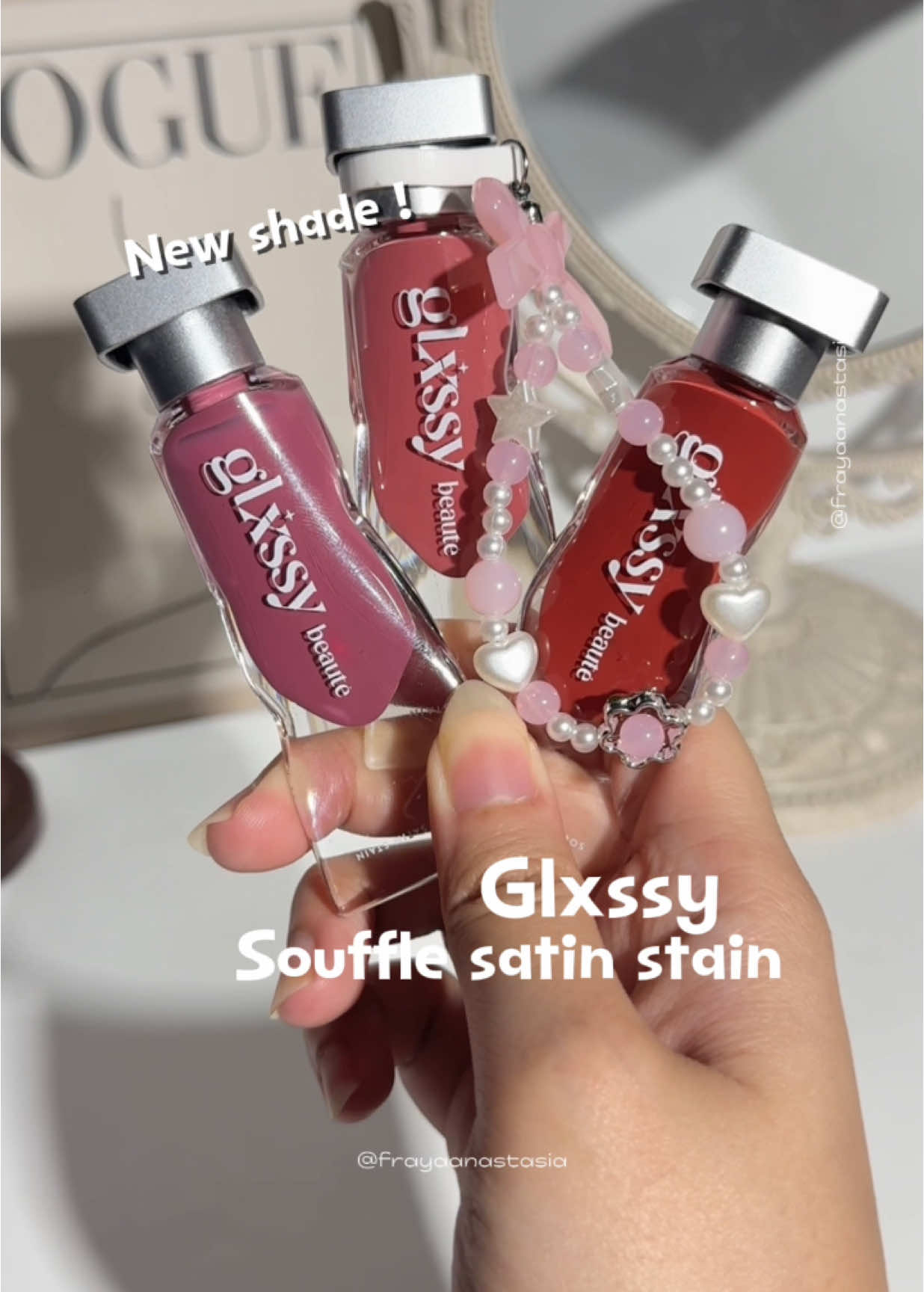 Packagingnya super cute, the shade range is soo gewdd & the formulaa super lightweight 🥹🫶🏻🥰✨💋 #glxssy #glxssybeaute #glxssyliptint #soufflesatinstain #glxssybeautesoufflesatinstain #lipstain #fypage 