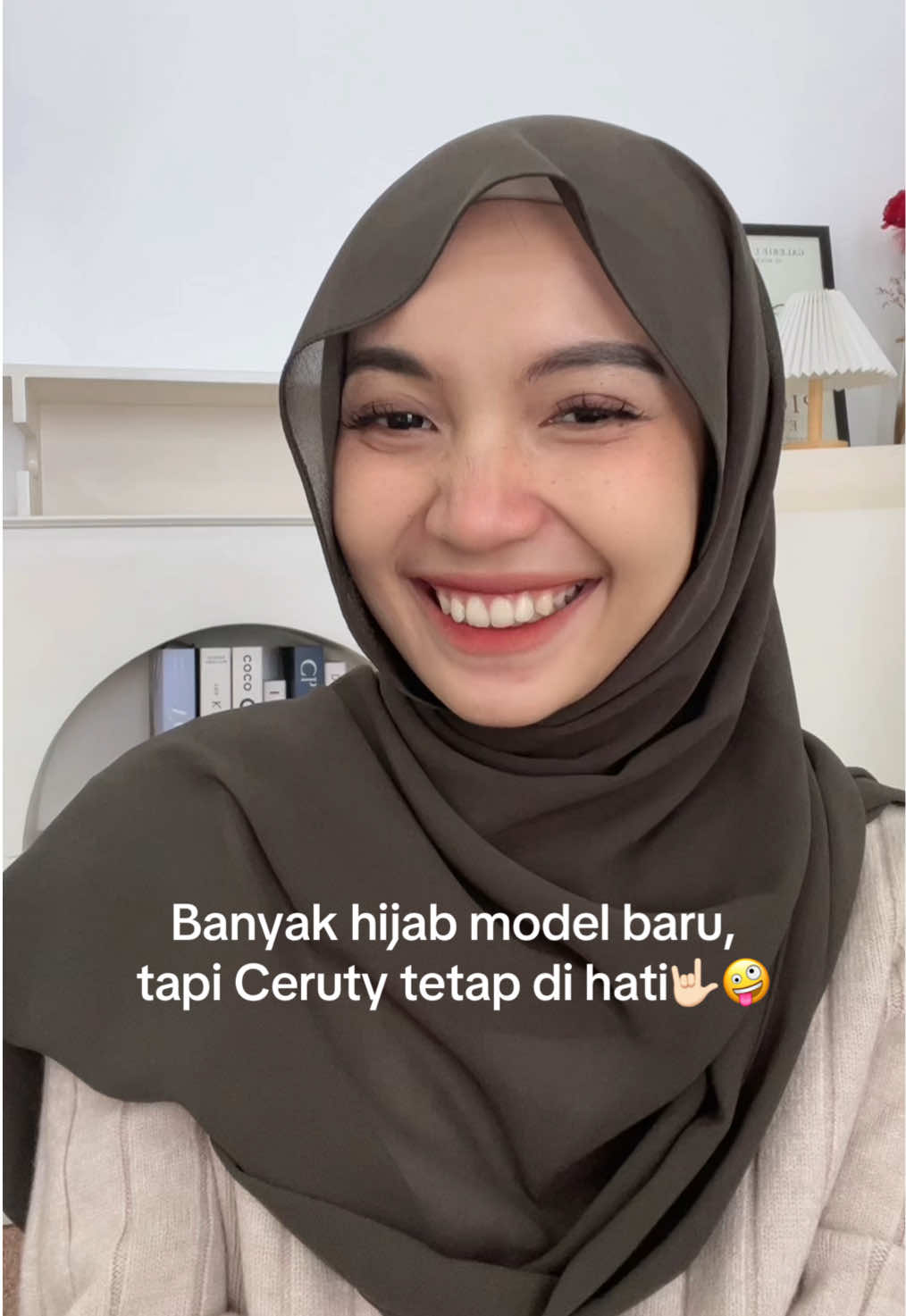 Pashmina ceruty tetap di Hatie🤪🩵. Btw yang aku pakai warna Oreo Cookies yaa guys✨ #pashmina #bahanceruty #cerutybabydoll #pashminaceruty #bahanbabydoll #tutorialhijab 