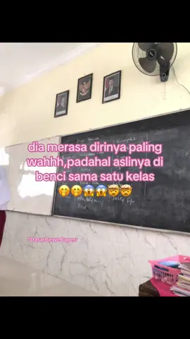 ada dua cewe sii, kesindir?? mampus #moots?? #4u #foryou #grecep #karanganyar24jam #sindiranorangmunafik #classV #masukberanda 