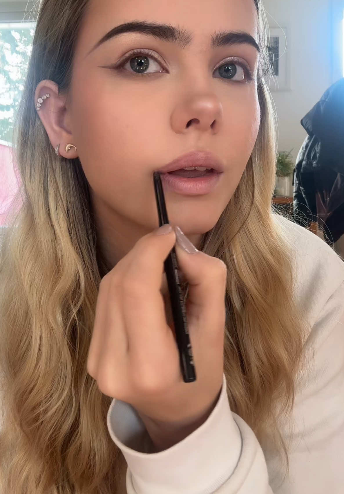 quick lip tut 💗#lipcombo #viralvideos #fygirls 