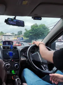 ikan hiu melayang layang  naik avanza melayang layang 😅 #nyetirsendiri #nyetirmobil 