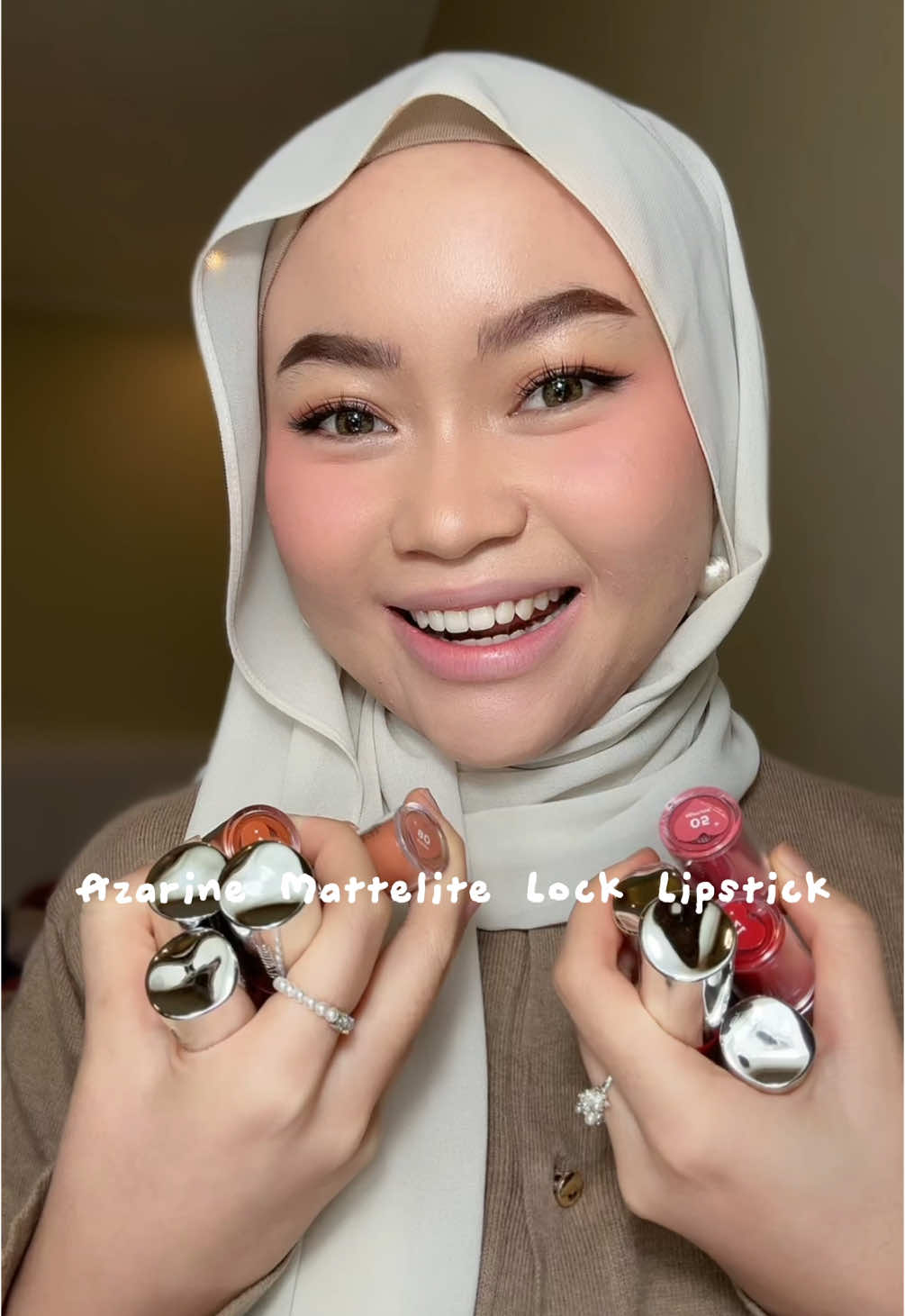 yay yang ditunggu2 akhirnya launching🥰 disini aku bakal full review sampe ketahanannya juga💋 enjoy💫 @azarinecosmetic  #azarineproduct #azarinelipstick #oneswipelock #lipmatte #lipstick #mattelipstick #fyp #viral #brandlokal 