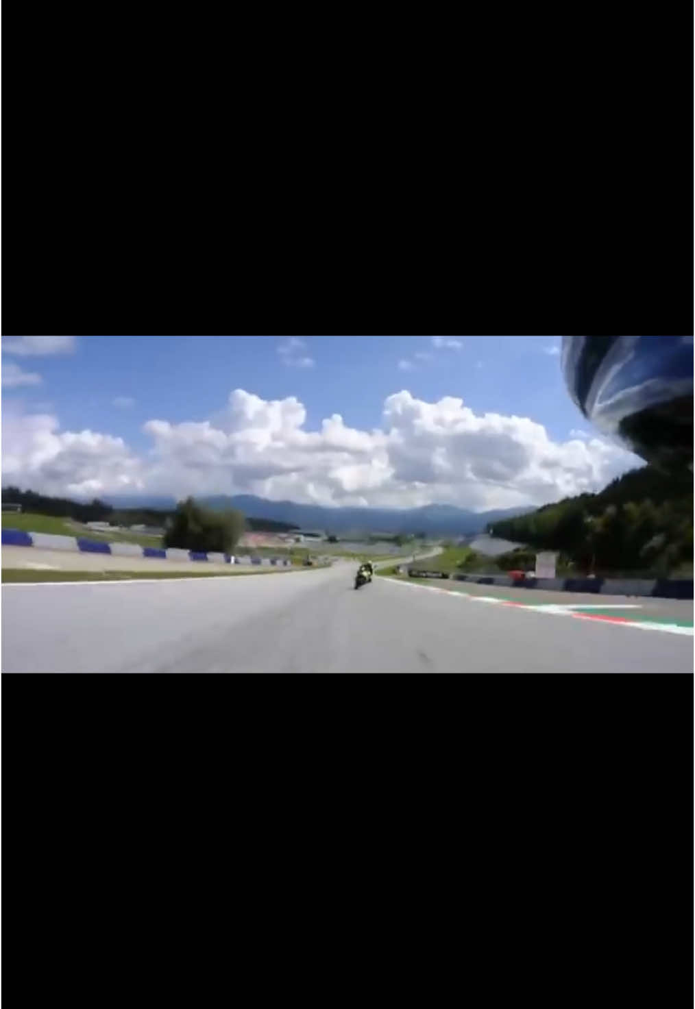 😱 #MotoGP #Austria2020 #Zarco #Morbidelli #ValentinoRossi #MaverickVinales #EpicMoment #AdrenalinaPura #Motorsport #MiracoloMotoGP #PassioneMoto #RacingDrama #ViralNow #FYP #PerTe #MotoLovers #FastAndFurious #Trending @MotoGP @ValeYellow46 @MVK12Official @MotoRacingFans @EpicMotoMoments @PassioneMoto @LegendaryRaces