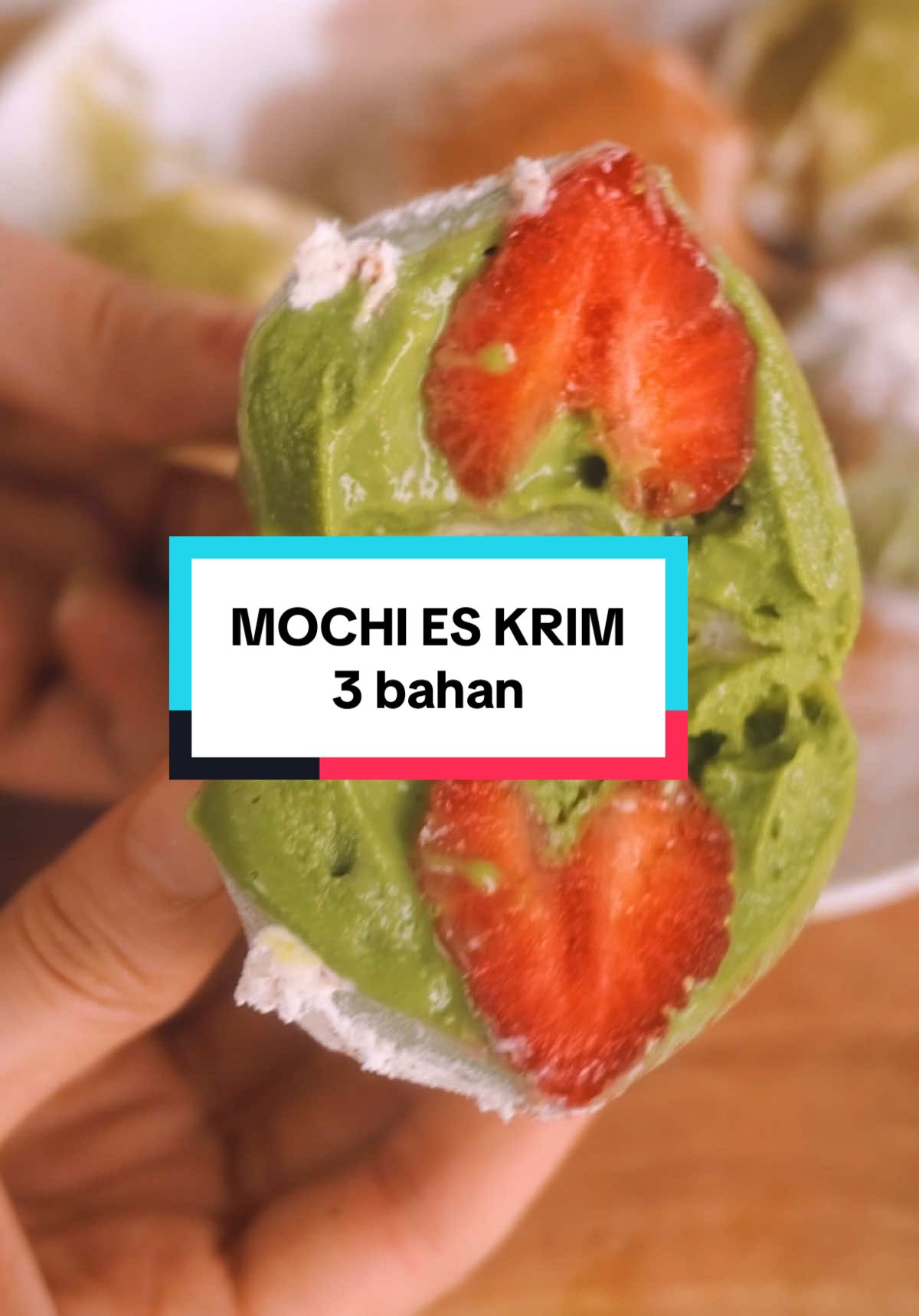 DESSERT DIET . RESEP Untuk 1 mochi es krim Bahan: 1 rice paper Air untuk merendam ⅙ pint es krim @fridaycreamery  1 buah stroberi Bubuk coklat / matcha/ sesuai selera Es krim friday creamery = 5x lebih rendah dari es krim biasa, rendah gula, dan rendah lemak. Tinggi protein lagi.  5 varian ini (Chocolate, Sweet Vanilla, Triple Shot Espresso, Say Cheeze!, dan Matcha Mood). Kandungan protein tertinggi dari varian lain yaitu 15-18 gram per pint. Cocok sebagai post workout snack. KODE PROMO = ELAINE30 Hanya melalui WAWA dan Website Satu-satunya es krim sehat yang berani untuk uji produk-produknya di lab, sehingga hasil nutrition facts yang ada di packaging adalah hasil yang real. Pengiriman bisa ke 37 kota ya… #eskrim #mochi #dessertdiet #dessertsehat #menudietsehat #resepdiet