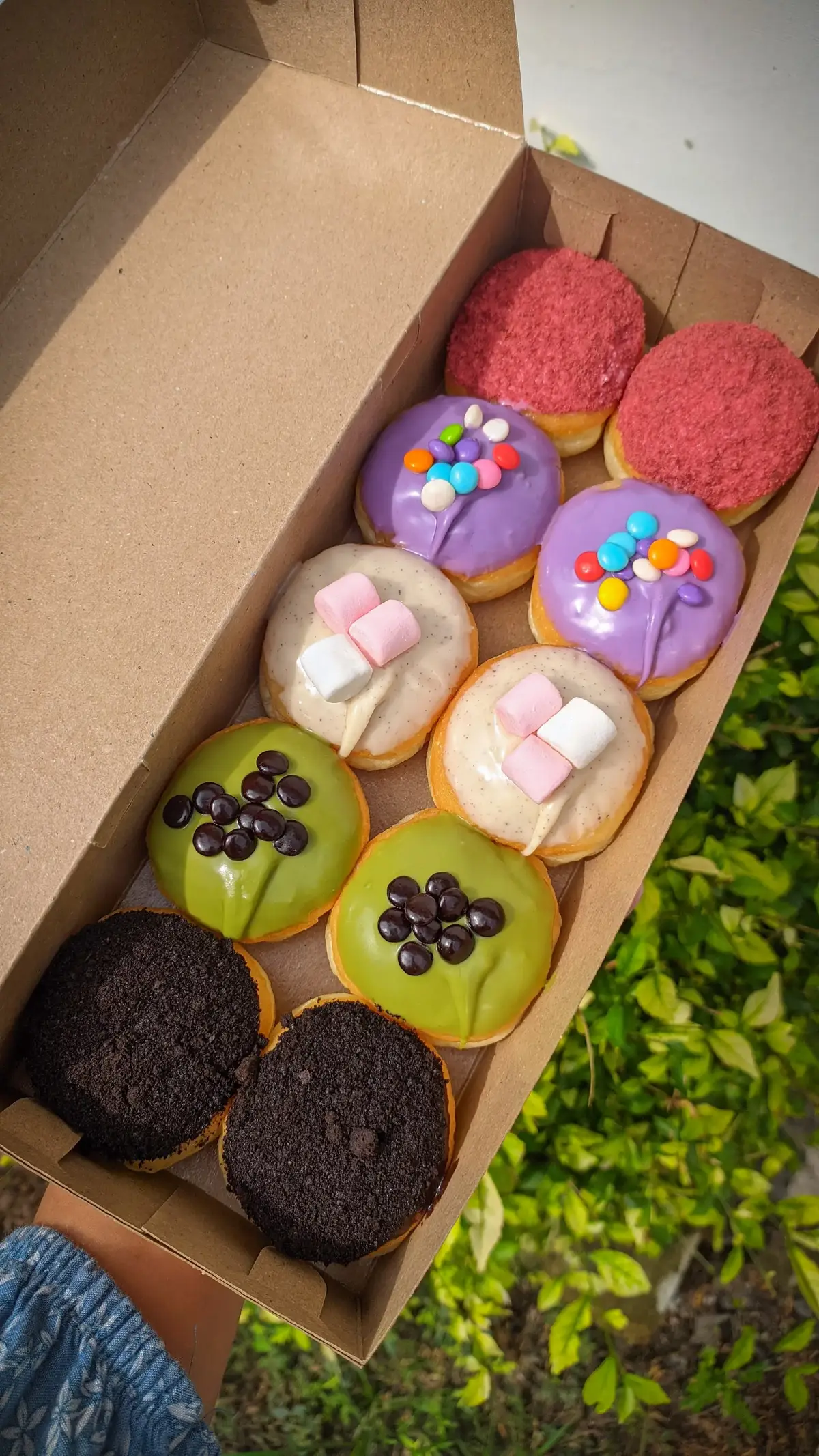Donat Mini isi 10, bebas pilih rasa dan free toping, free request tulisan juga ( kecuali pake coklat batang ) . . . . . wa : 082995263641 ig : @donatayu_ 📍 lokasi outlet timur Alfamart pangkaterjo atau depan Masjid Baiturrahman pangkaterjo #donatayu #lamonganupdate #kebuacutrekyo #lamonganmegilan #jajananlamongan #donatempuk #kulinerlamongan #lamonganhits #kulinerviral #kulinertiktok #donatlamongan 