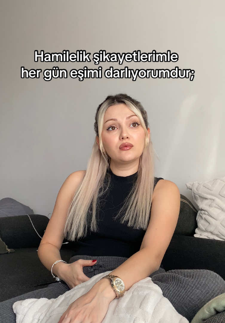 Eşlerimiz de bizimle hamileliği yaşıyor bence 😅 . . . . . . . . . . #hamilelik #hamileyim #anneadayı #bebekbekliyorum #hamileanne #hamilelikgünlüğü #hamilelikhareketleri #ikincitrimester #bebeğimbüyüyor #cinsiyet #baby #hamilebeslenmesi #hamile #çift