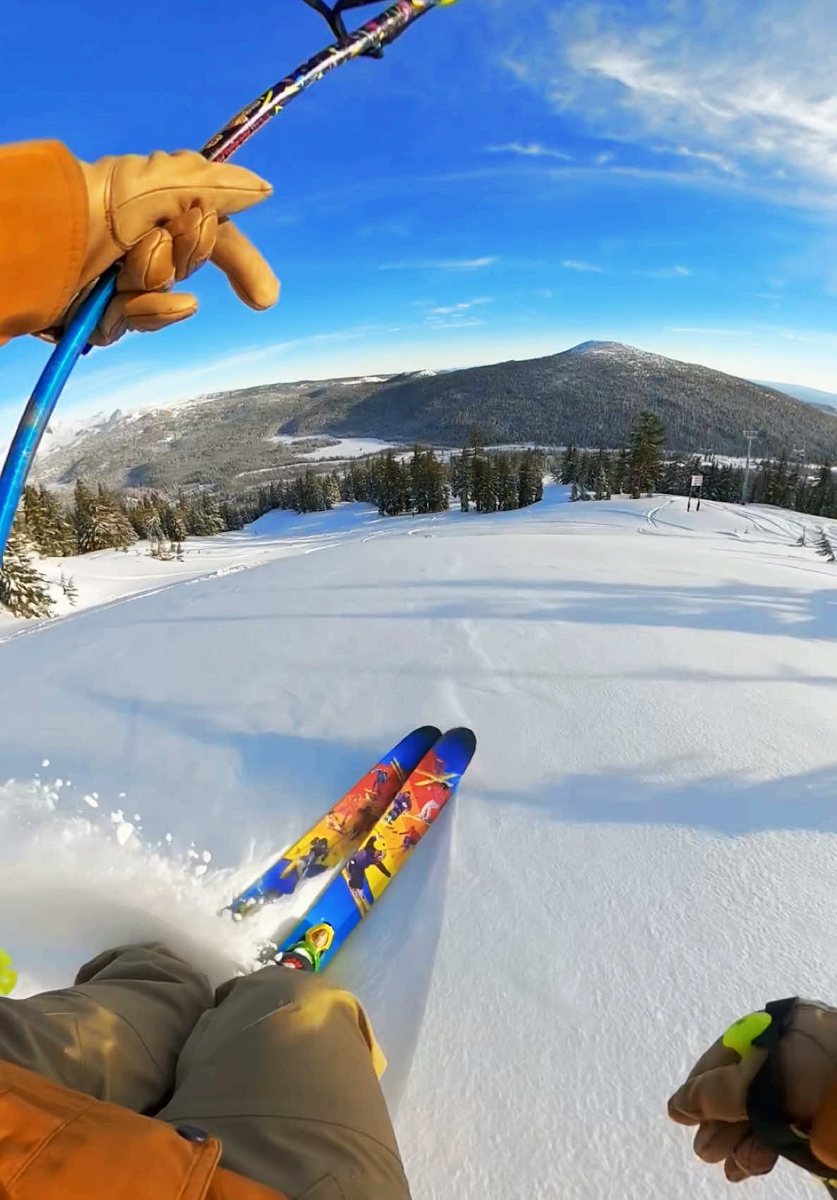 No Pole (it broke 🥲), No Problem! Bluebird powder run between DSQ and Olympian @mt.bachelor on the “Get Rad” HotShot @J skis - 12/23/24 #ski #skiing #skitok #gopro #gopromax #mtbachelor 