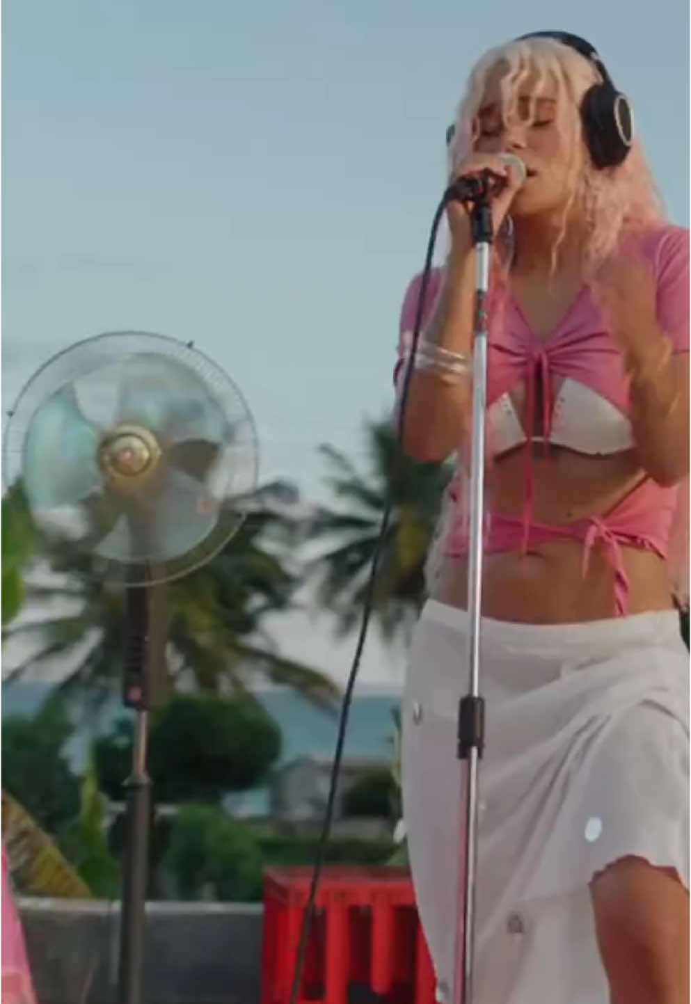 Si Antes Te Hubiera Conocido - Karol G #karolg  #KarolGEnglish #siantestehubieraconocido  #lyricsSiAntesTeHubieraConocido  #lyricskarolg  #tophitsongs2024  #melodyscript 